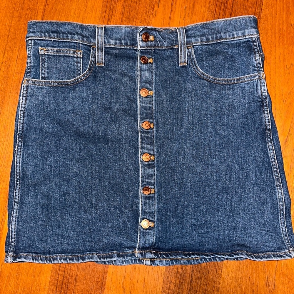 Madewell button down denim skirt - style L9974